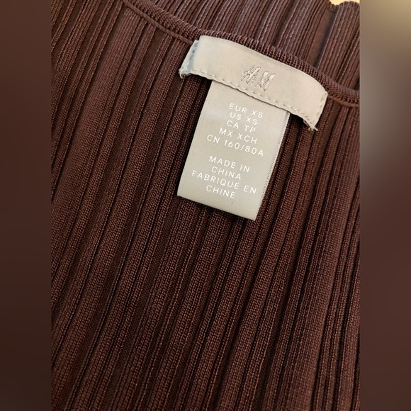 Gorgeous knee-length fitted dress, worn once. - Picture 8 of 9